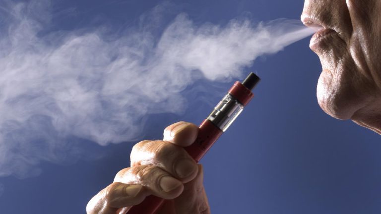 Elektronik sigara akciğerleri vuruyor: Organ ve sistemleri olumsuz etkiliyor.