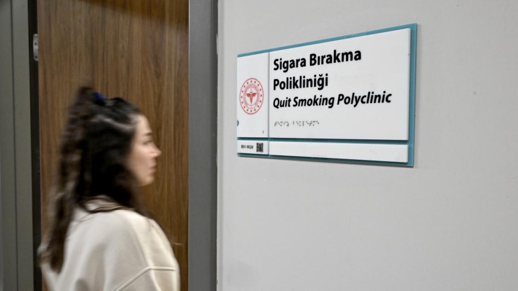 Ergenlere ve gebelere yönelik sigara bırakma poliklinikleri yaygınlaştırılacak